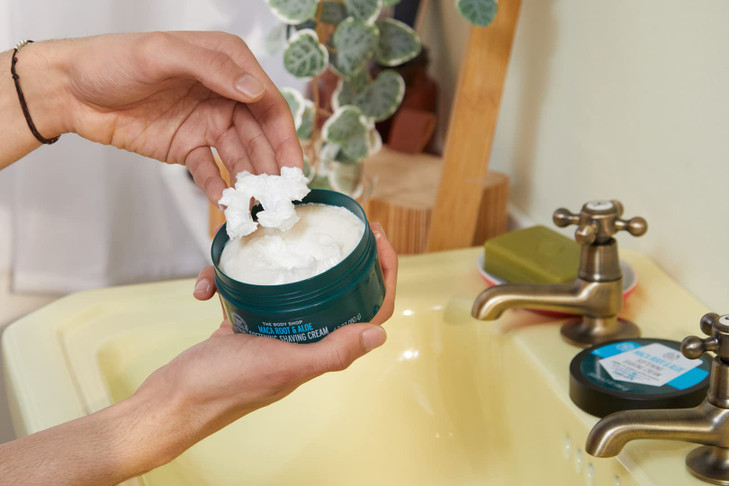 The Body Shop Maca Root Aloe Softening Shaving Cream for Men 67 Oz