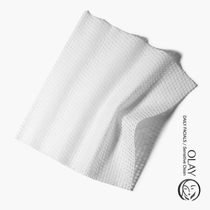 Makeup Remover Wipes by Olay Daily Facials Gentle Clean 5in1 Water Activated Cleansing Cloths 33 count Packaging may Var