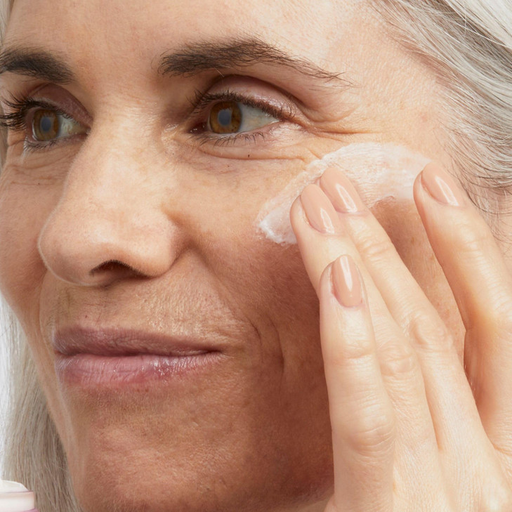 No7 Menopause Skincare Nourishing Overnight Cream Hydrating Hyaluronic Night Cream for Dry Sensitive Menopausal Skin Ski
