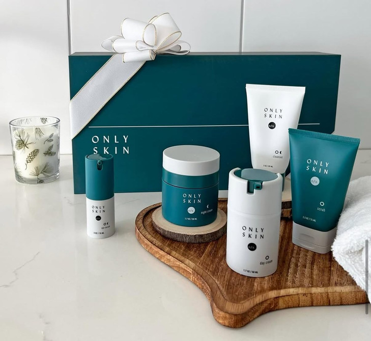 Premium Skin Care Kit 5 Piece Kit Includes Facial Cleanser Exfoliating Scrub Moisturizing Day Cream Renewing Night Cream