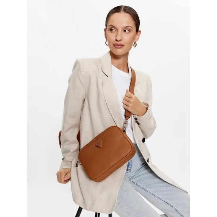 GUESS Meridian Camera Bag Cognac