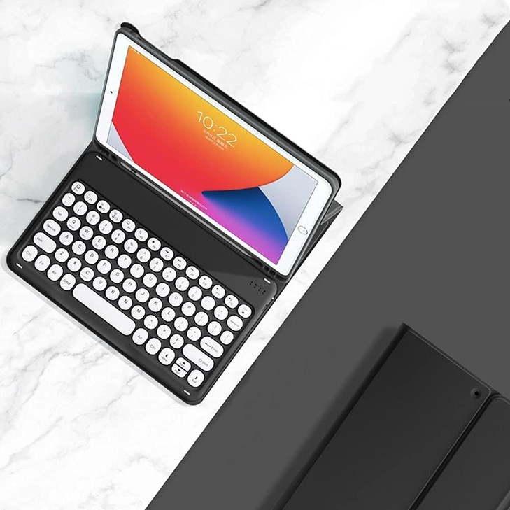 QIYIBOCASE Keyboard Case for iPad Pro 11 Inch M5M4 20252024Flip Folio Stand Cover with Pencil Holder Round Keys Magnetic