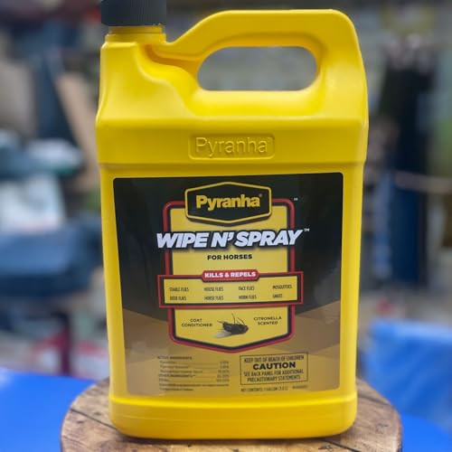 PYRANHA Wipe N' Spray for Horses - Oil-Based Long Lasting Fly Control Repels Horn, Deer, Horse, House, Stable, & Face
