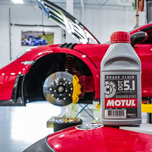 Motul DOT 5.1 Synthetic Brake Fluid - Non-Silicone Based Formula, 500ml Bottle (100951)