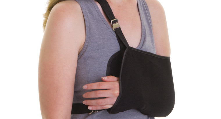 Medline Sling-Style Shoulder Immobilizer with Neck Pad, Adjustable Straps, Size M, 16 Inches L x 6.5 Inches W Pouch, Navy Blue, 1 Each