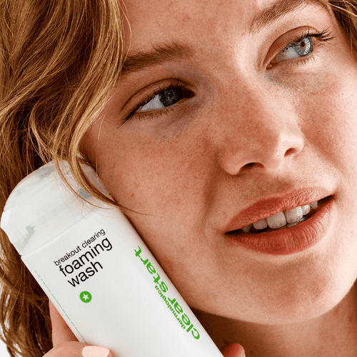 Dermalogica Clear Start Breakout Cleaning Foaming Wash lifestyle 2
