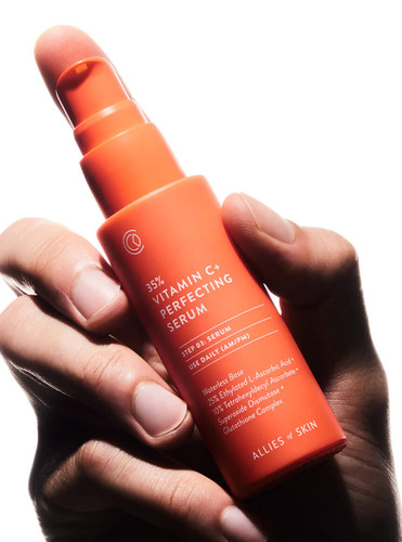 Allies of Skin 35% Vitamin C+ Perfecting Serum - Skin Elite - in hand