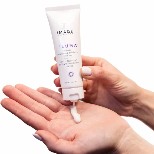 IMAGE ILUMA Intense Brightening Exfoliating Cleanser more texture