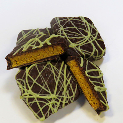 A Decadent Twist on Tradition
Indulge in the rich elegance of the Dubia Bar — where silky 60% dark chocolate meets the nutty luxury of pistachio butter. Each bar is filled with a luscious, not-too-sweet pistachio cream and a delicate crunch of shredded filo dough, offering the perfect contrast of creamy and crisp in every bite. A Decadent Twist on Tradition
Indulge in the rich elegance of the Dubia Bar — where silky 60% dark chocolate meets the nutty luxury of pistachio butter. Each bar is filled with a luscious, not-too-sweet pistachio cream and a delicate crunch of shredded filo dough, offering the perfect contrast of creamy and crisp in every bite.