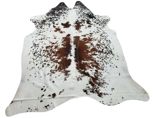 This mini cowhide rug in your walking closest or entry way will bring the lounge vibes right away, especially the natural and real speckled pattern.