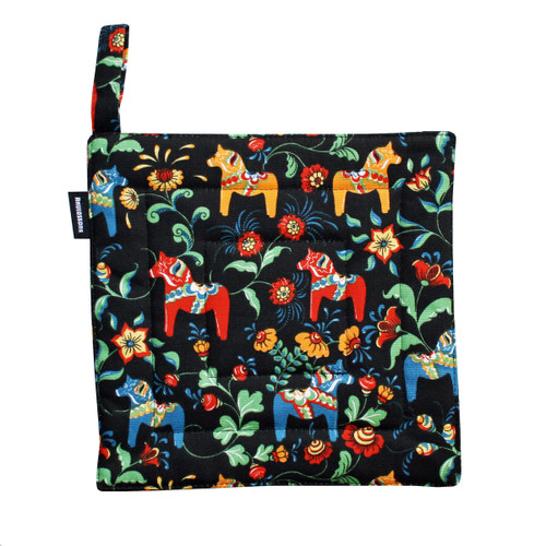 Black pot holder with Dalahorse and floral print, Arvidssons tag