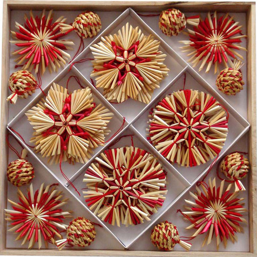 Straw Ornament Assortment - 32 pieces (H1-716)