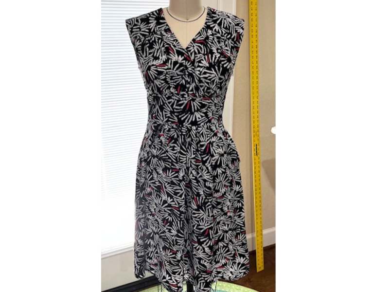 Black/White/Raspberry Daisy Viscose Crepe Print