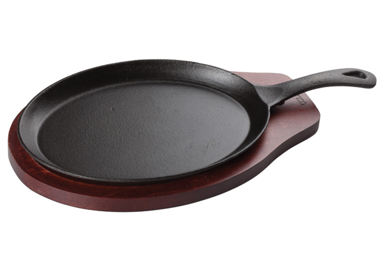 Winco FS-2 Cast Iron Fajita Skillet with Handle and Mahogany Wood