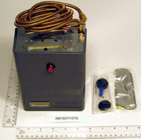 Honeywell 2610 R8182H-1070 Junction Box Mount Combination Protectorelay and Hydronic Heating Control