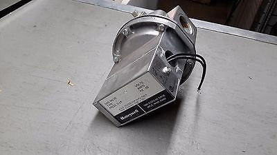 HONEYWELL V48A2151 V48A2151 120V 3/4" DIAPHRAGM GAS VALVE 8 OZ.