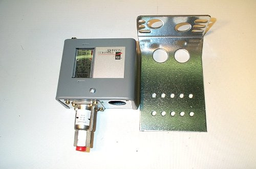 Johnson Controls P70AA-119 50/300# OPEN-LO AMMONIA # SW.