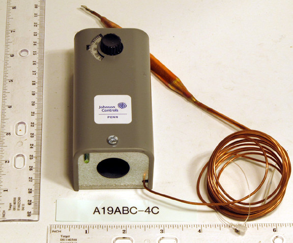 Johnson Controls 7111 Line Voltage Mechanical Thermostat, Heating/Cooling, 120 to 277VAC, 1 Stage 641945974461 .