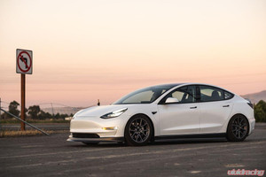 Maier Racing Carbon Fiber Side Skirts Black Gel Coat Tesla Model 3 2017+ Maier Racing Carbon Fiber Side Skirts Black Gel Coat Tesla Model 3 2017+