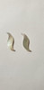 White Mother of Pearl inlay leaf polished 2 sides size 5mm width x 20mm height x 1.3mm thickness. Some uses include fretboard markers, musical instrument inlay, furniture inlay and other general decorative inlay and jewellery applications. All pcs are A grade.