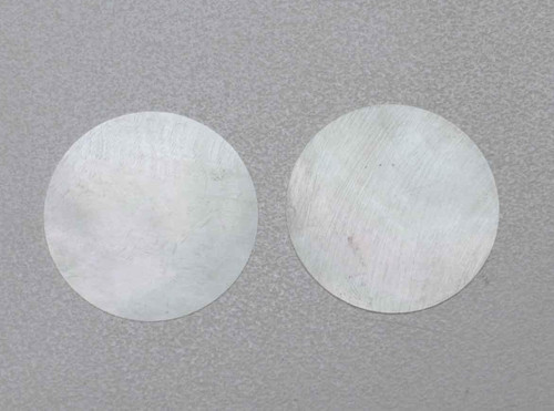 White Mother of Pearl discs 32mm (1.26") diameter x 1.3mm (0.05") thickness - round flat shell pcs cut to precise diameter and thickness. Ideal for watch dials and jewellery decorations. All discs are A grade good on both sides.<br />