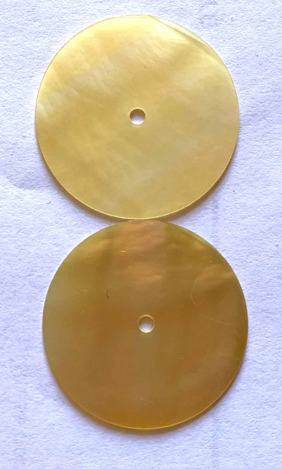 Gold MOP discs 28.5mm diameter 0.45mm thickness 2mm hole, are polished 1 side. Round flat shell pcs cut to precise diameter and thickness. Ideal for use in watch dials, general inlay or jewellery decorations. All pcs are A grade.