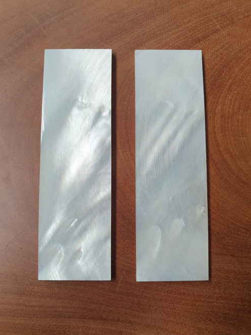 White Mother of Pearl flat blanks size 30mm (1.18") width x 100mm (3
94") length x 3.5mm (0.14") thickness A grade good on both sides.