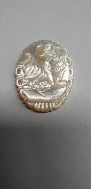 White MOP cabochon Chinese zodiac Tiger size width 22.5 x length 30 x thickness 4.5mm Best grade W, MOP carving high quality precision work. Suitable for jewellery and other decorative applications. A grade.