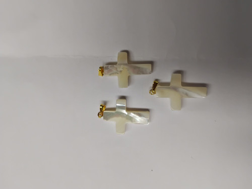 White MOP cross pendant 18mm width  x 25mm length x 3mm thickness. Best grade W, MOP carving high quality precision work. Suitable for jewellery A grade.