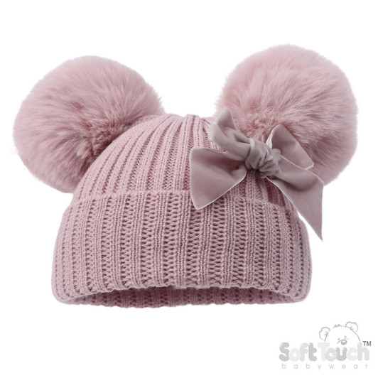 A soft ribbed knit baby hat , featuring a snug turnover cuff for extra warmth and comfort. Designed with two fluffy pom poms and finished with an elegant velvet bow for a stylish touch. Suitable for newborns up to 12 months.
Composition: Hat – 100% acrylic, Pom poms – 100% polyester, Bow – 100% nylon.
Pack: 1 piece with hook & hang tag label, 6 pieces per polybag.