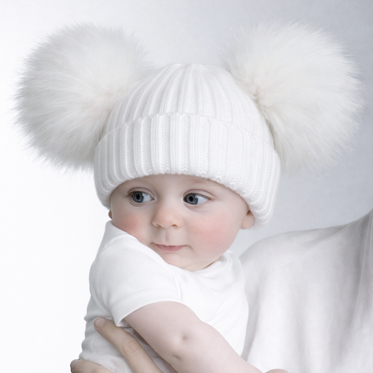 H688-W: WHITE Ribbed Hat w/Pom Poms (0-12M)