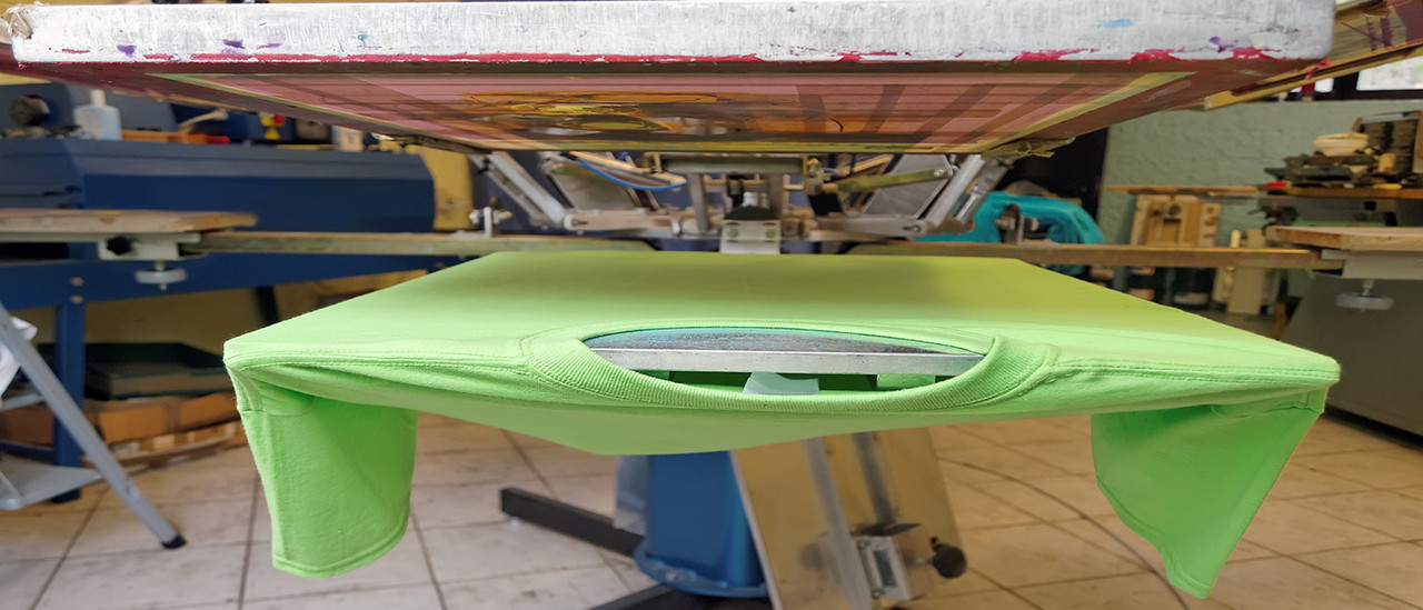 24x7 Embroidery - Silkscreen and Embroiderer