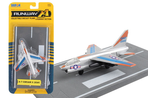 Daron Runway24 A-7 Corsair Diecast vehicle\plane 07632