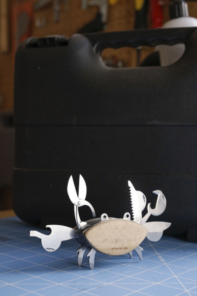 Crab Multi-Tool by Kikkerland 81499