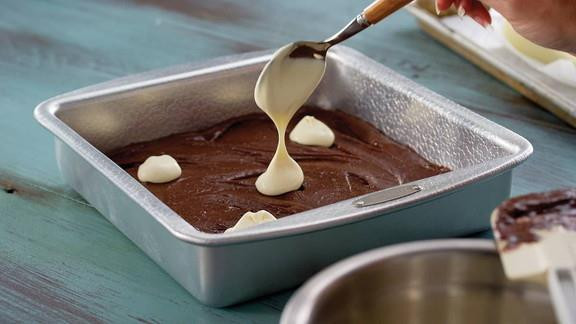 Doughmakers Cake Pan - Thumbnail 2