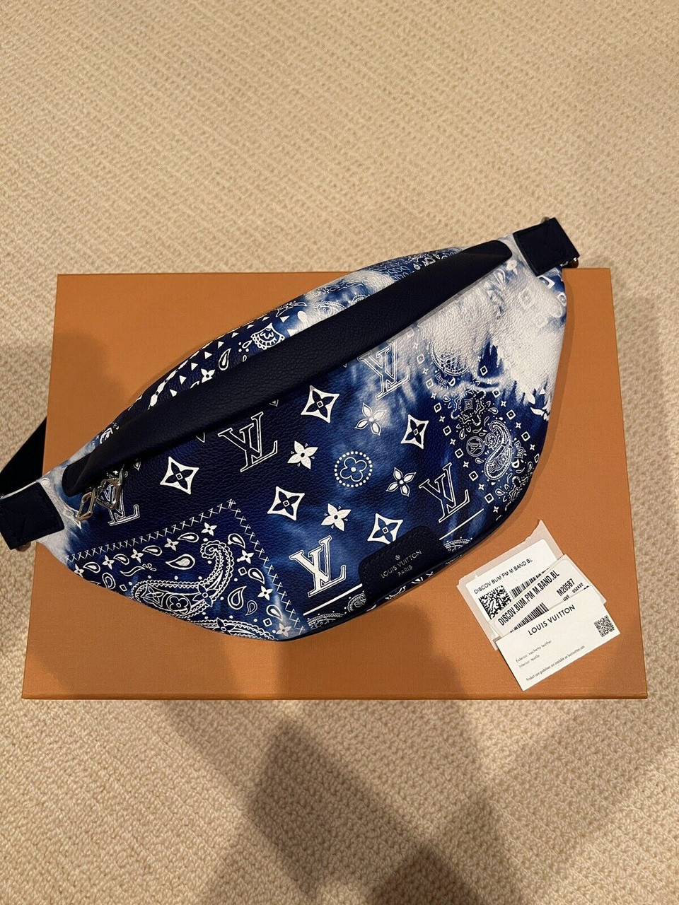 M20587 Louis Vuitton Monogram Bandanae Discovery Bumbag PM