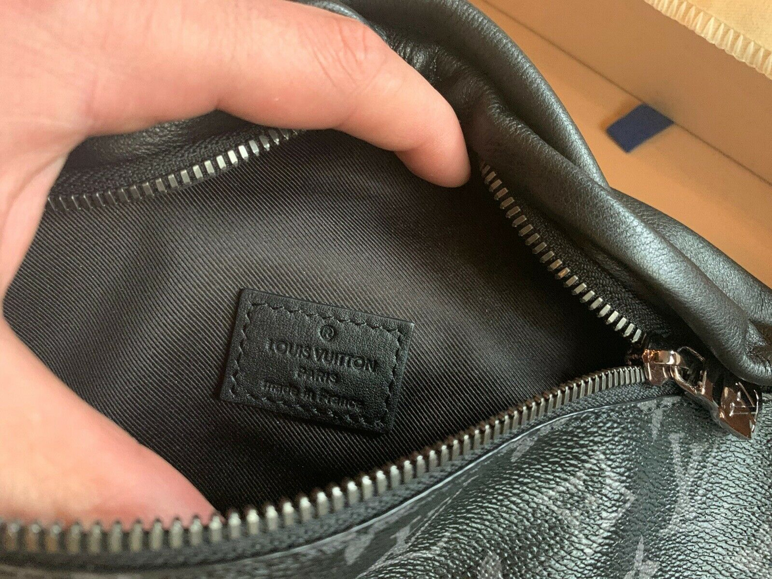 QC] Louis Vuitton Discovery Bum Bag : r/DesignerReps