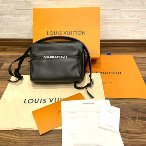LOUIS VUITTON Crossbody Shoulder Bag Taiga Messenger PM M31003 Black New invoice