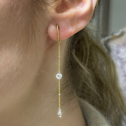 Floating Diamond Chain Earrings -model 