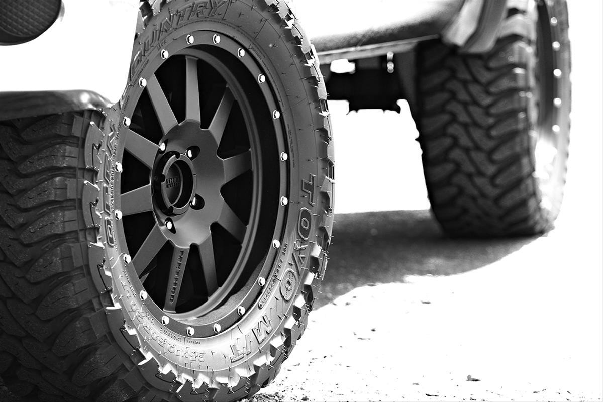 Method MR301 The Standard 17x9 -12mm Offset 5x4.5 83mm CB Matte