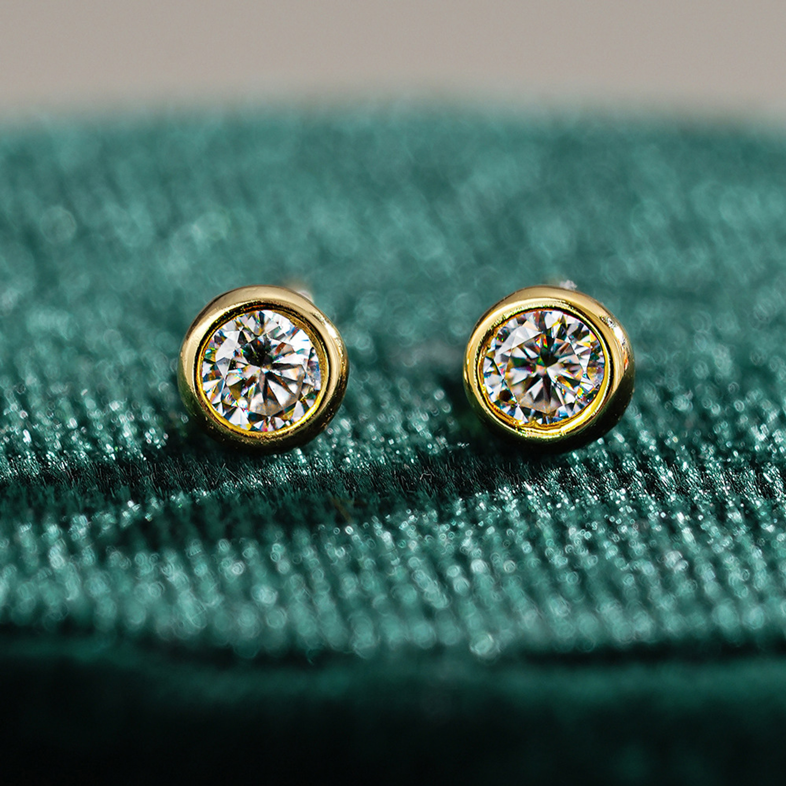 Earrings - S925 Sterling Silver Round Bezel Stud Earring – 14K Gold-Plated Brilliant Cubic Zirconia Hypoallergenic Stud for Women (5mm)