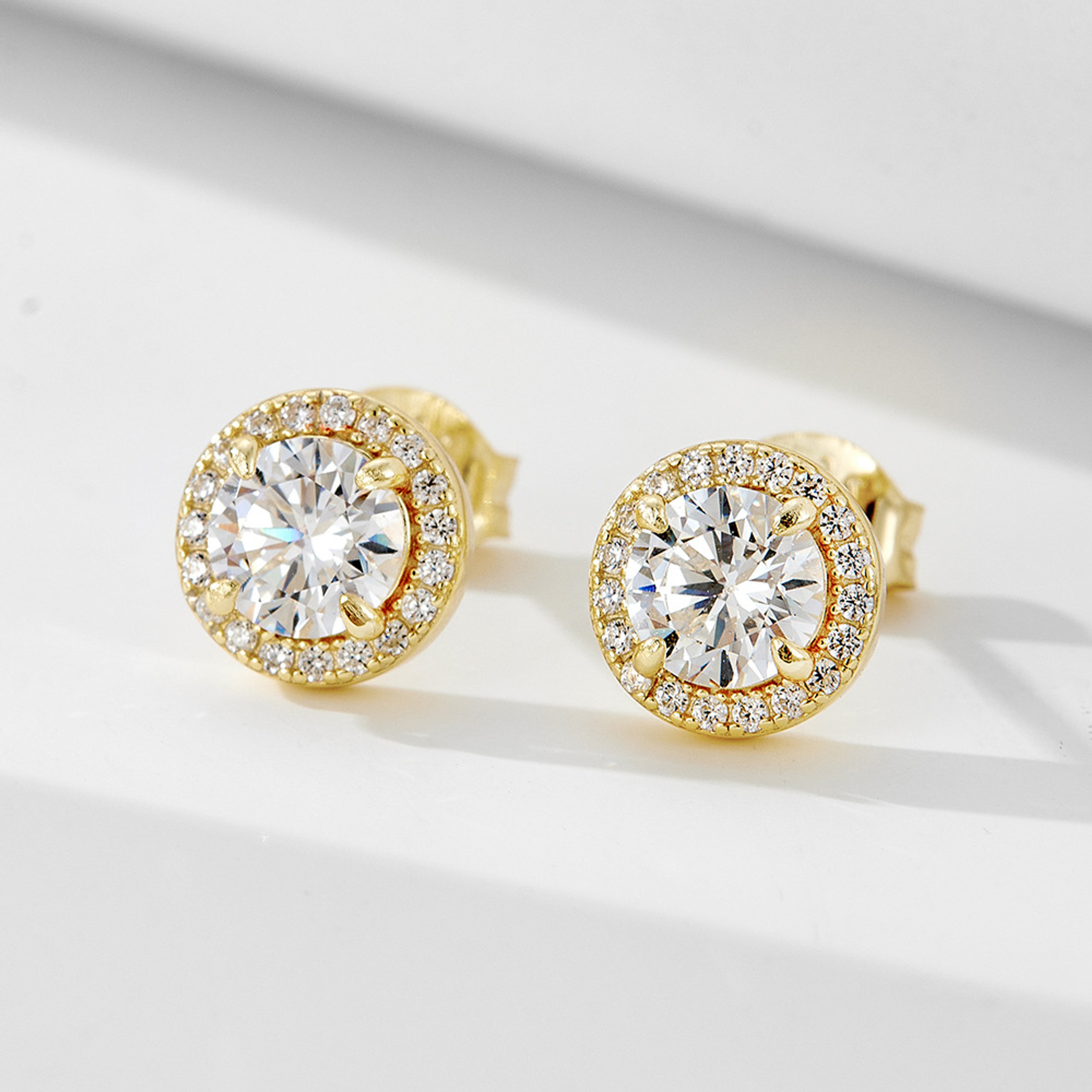 Earrings - S925 Sterling Silver Round Halo Stud Earring – 18K Gold-Plated Brilliant Cubic Zirconia Hypoallergenic Stud for Women (8.5mm)
