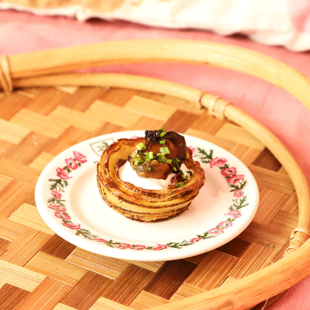 Smoked Oyster-topped potato gateau muffin Smoked Oyster-topped potato gateau muffin