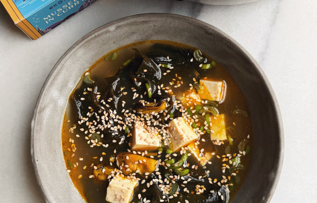 A Quick Wakame and Tofu Soup with Mussels in Curry A Quick Wakame and Tofu Soup with Mussels in Curry
