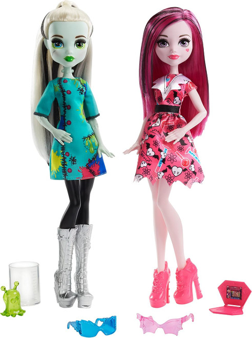 Monster High Voltageous Science Class 2 Pack Dolls Frankie Stein & Draculaura FHB22 from Pappystoyshop.com
