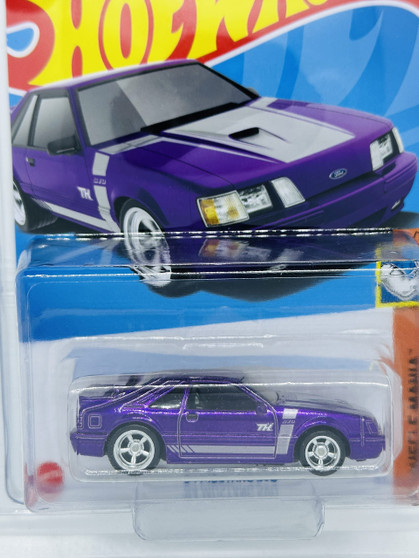 Hot Wheels 2022 - '84 Mustang SVO - Super Treasure Hunt - Purple - Muscle Mania - in Protector