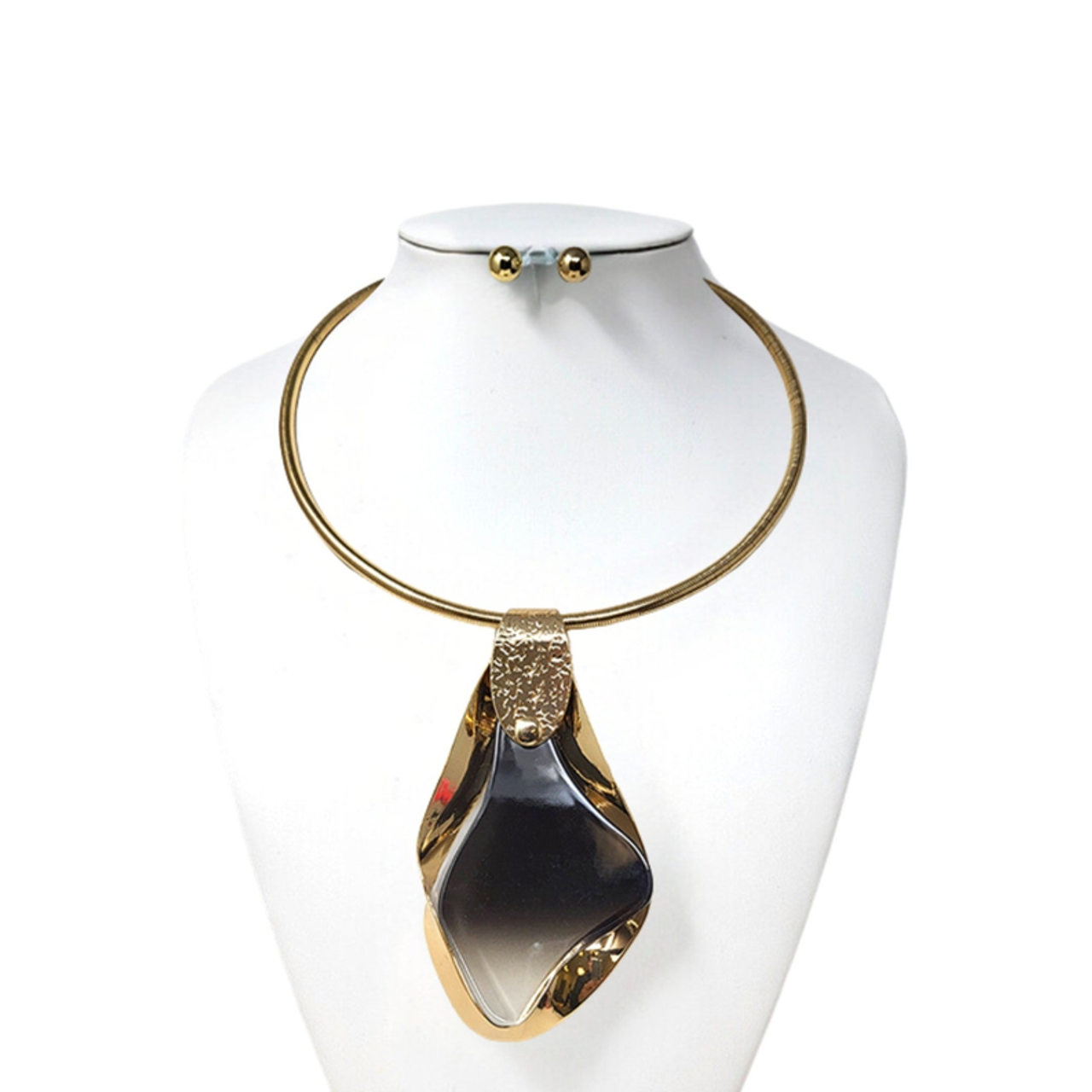 Stone With Metal Round Pendant Necklace Set