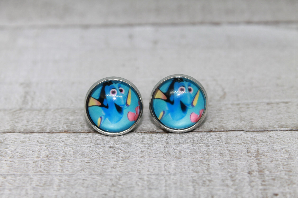 Dory  Glass Stud Earrings