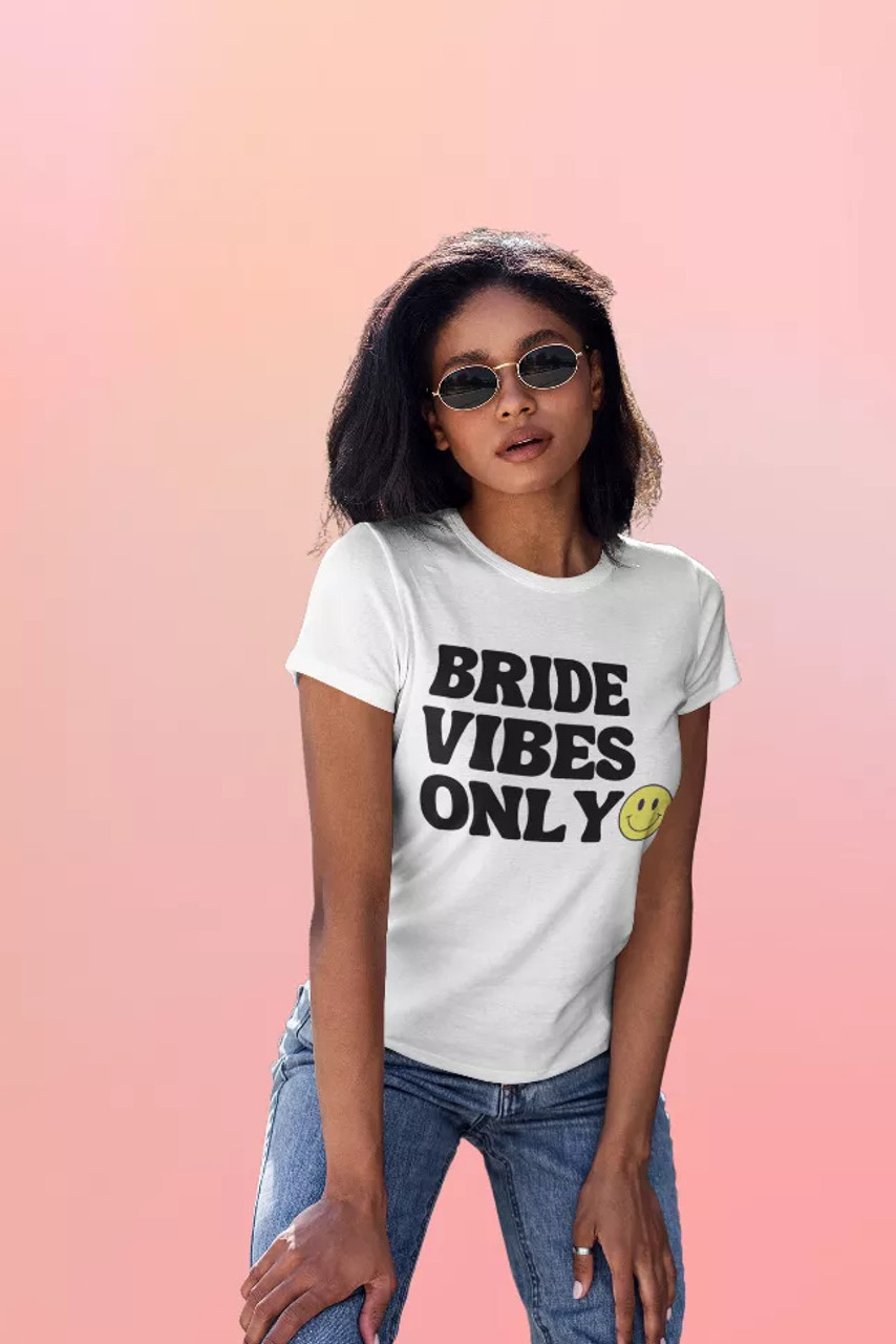 Bride Vibes Smiley Face Tee - S001382B001943P000017V007