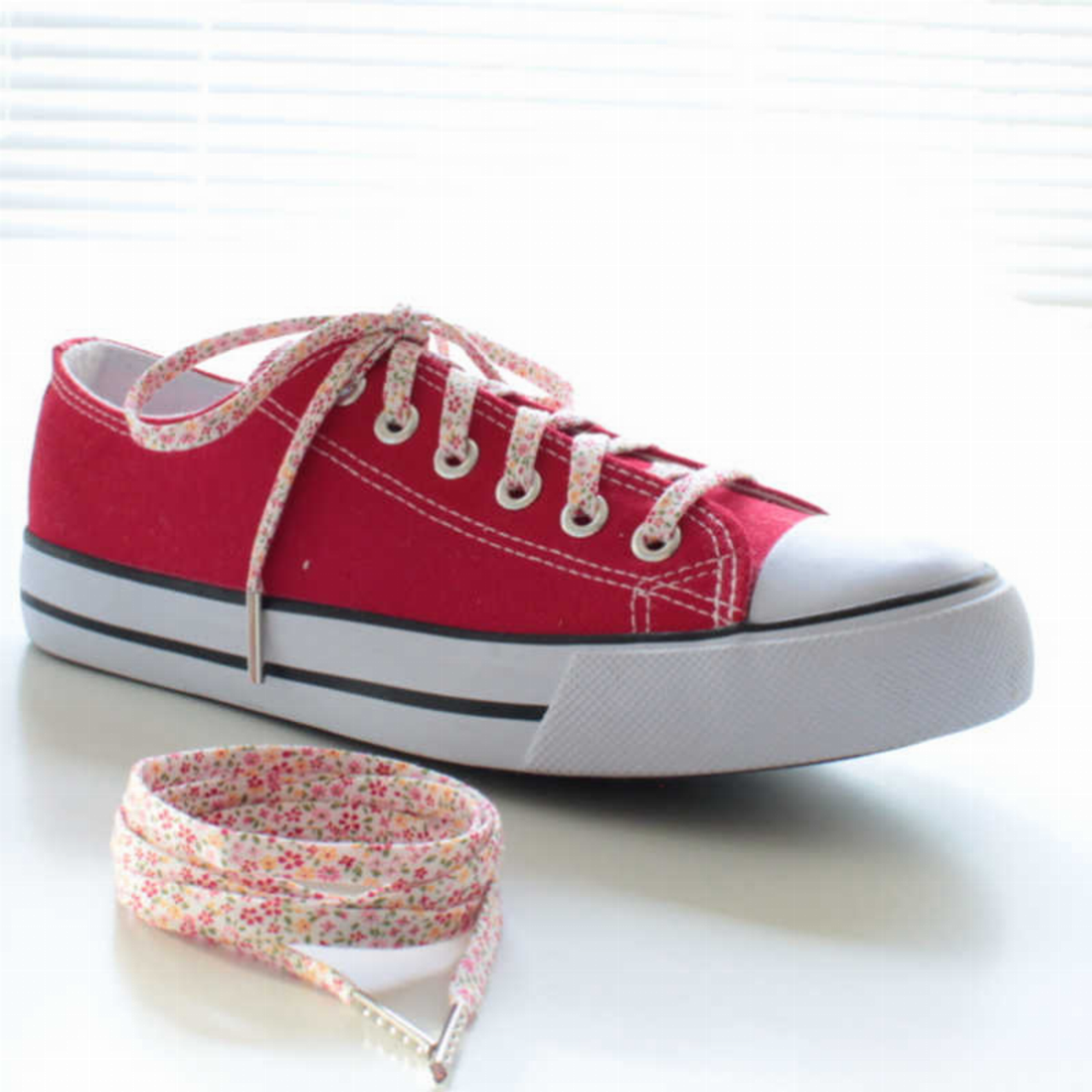 Tiny Flowers Shoelaces